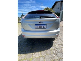 FORD - FOCUS - 2010/2011 - Prata - R$ 39.900,00