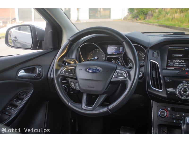 FORD - FOCUS - 2016/2016 - Cinza - R$ 64.900,00
