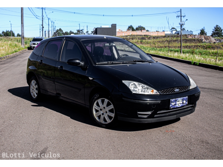 FORD - FOCUS - 2009/2009 - Preta - R$ 27.900,00