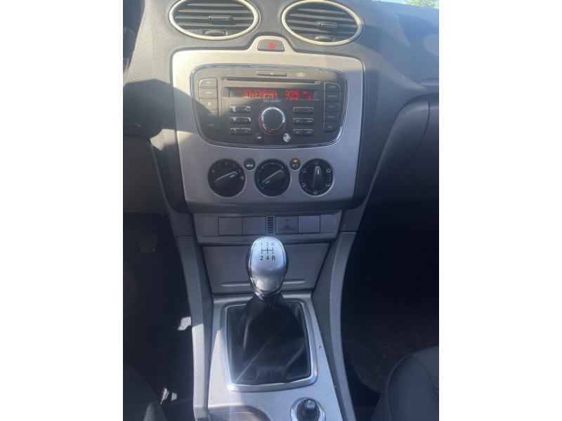 FORD - FOCUS - 2010/2011 - Prata - R$ 39.900,00
