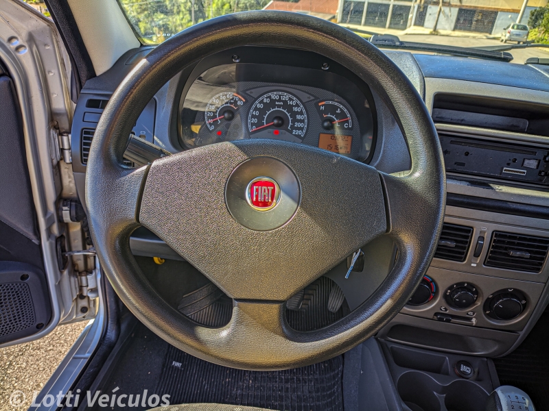 FIAT - PALIO - 2010/2011 - Prata - R$ 31.900,00