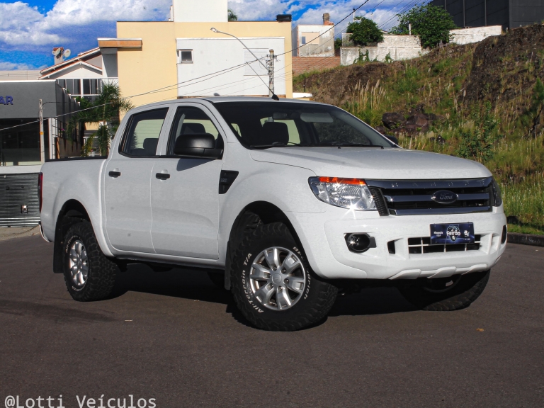 FORD - RANGER - 2013/2013 - Branca - R$ 94.900,00