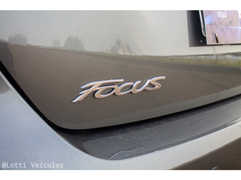 FORD - FOCUS - 2016/2016 - Cinza - R$ 64.900,00
