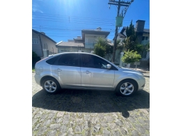 FORD - FOCUS - 2010/2011 - Prata - R$ 39.900,00