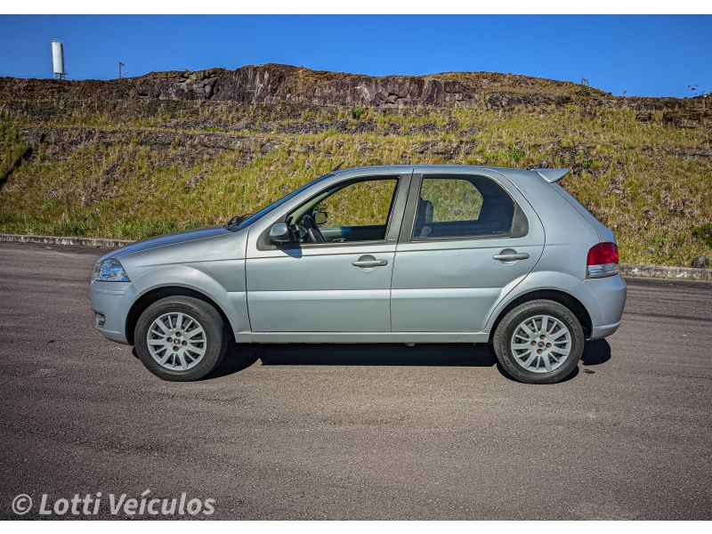 FIAT - PALIO - 2010/2011 - Prata - R$ 31.900,00