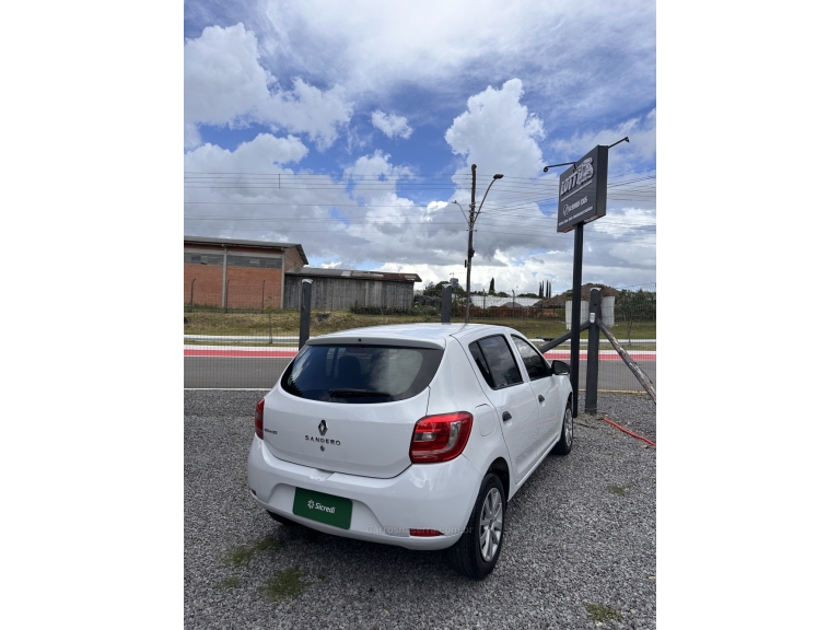 RENAULT - SANDERO - 2017/2018 - Branca - R$ 40.900,00