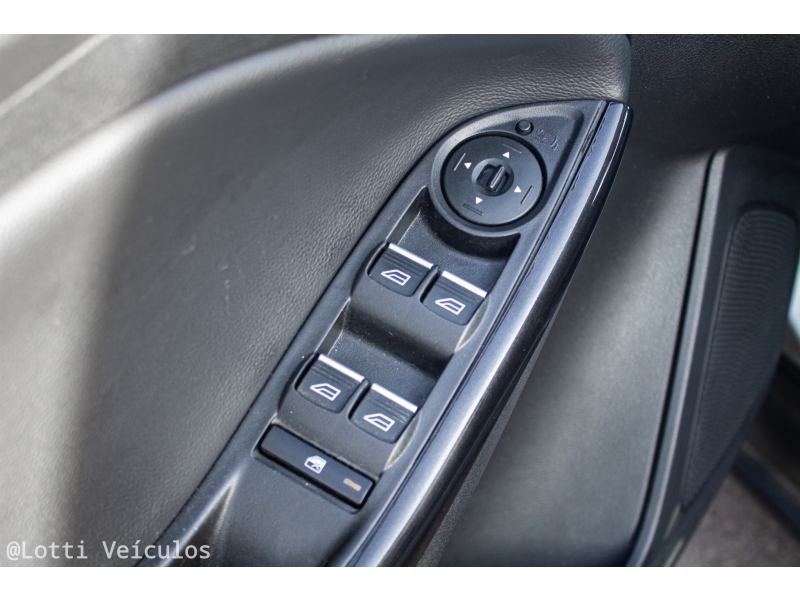 FORD - FOCUS - 2016/2016 - Cinza - R$ 64.900,00