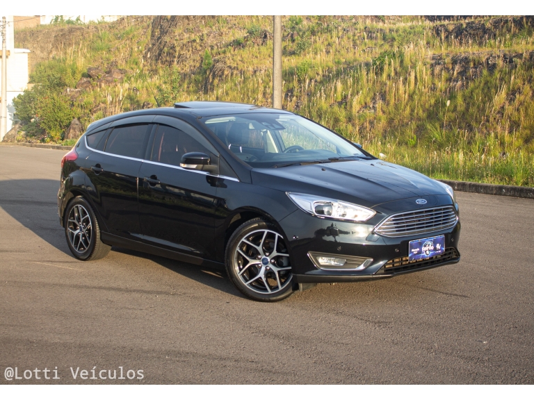 FORD - FOCUS - 2015/2016 - Preta - R$ 64.900,00