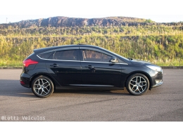 FORD - FOCUS - 2015/2016 - Preta - R$ 64.900,00