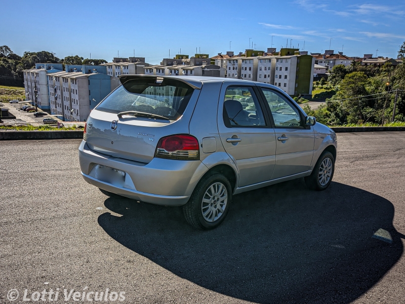 FIAT - PALIO - 2010/2011 - Prata - R$ 31.900,00