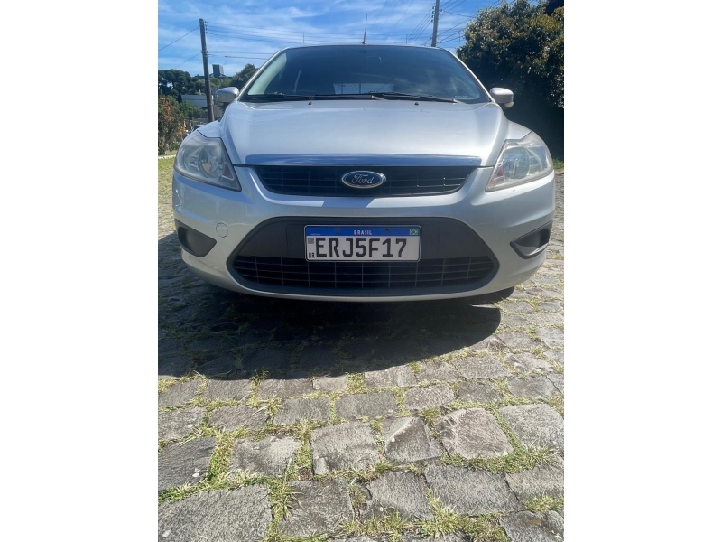 FORD - FOCUS - 2010/2011 - Prata - R$ 39.900,00
