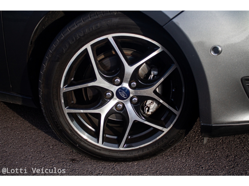 FORD - FOCUS - 2016/2016 - Cinza - R$ 64.900,00