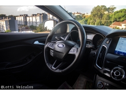 FORD - FOCUS - 2015/2016 - Preta - R$ 64.900,00