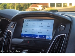 FORD - FOCUS - 2015/2016 - Preta - R$ 64.900,00