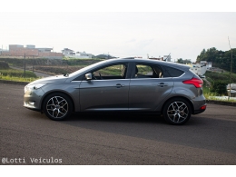 FORD - FOCUS - 2016/2016 - Cinza - R$ 64.900,00