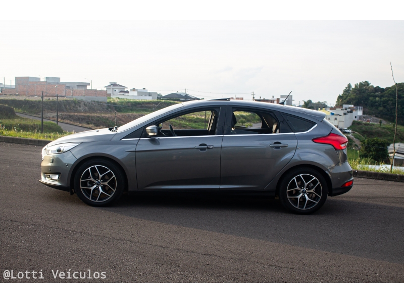 FORD - FOCUS - 2016/2016 - Cinza - R$ 64.900,00