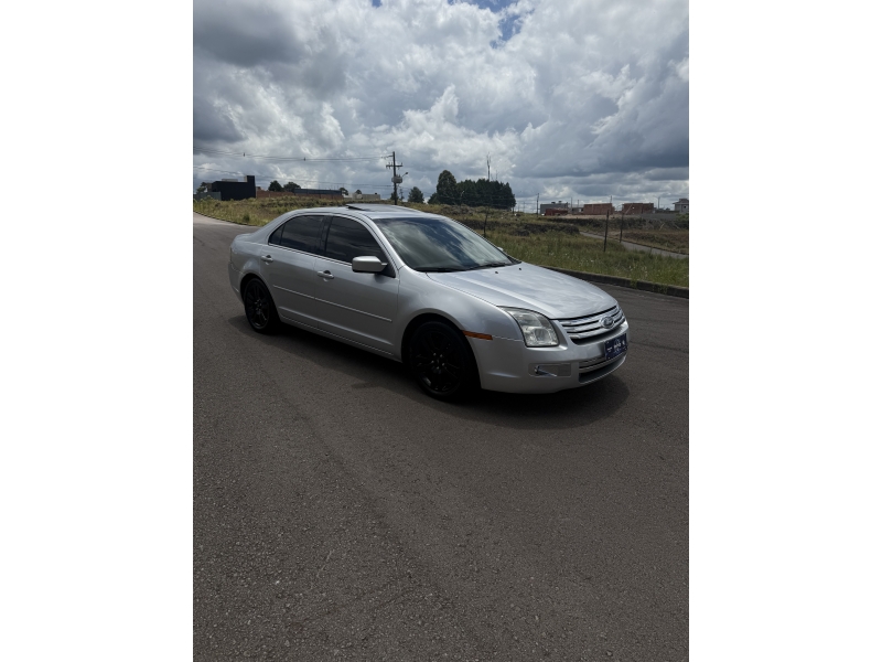 FORD - FUSION - 2008/2009 - Prata - R$ 33.900,00