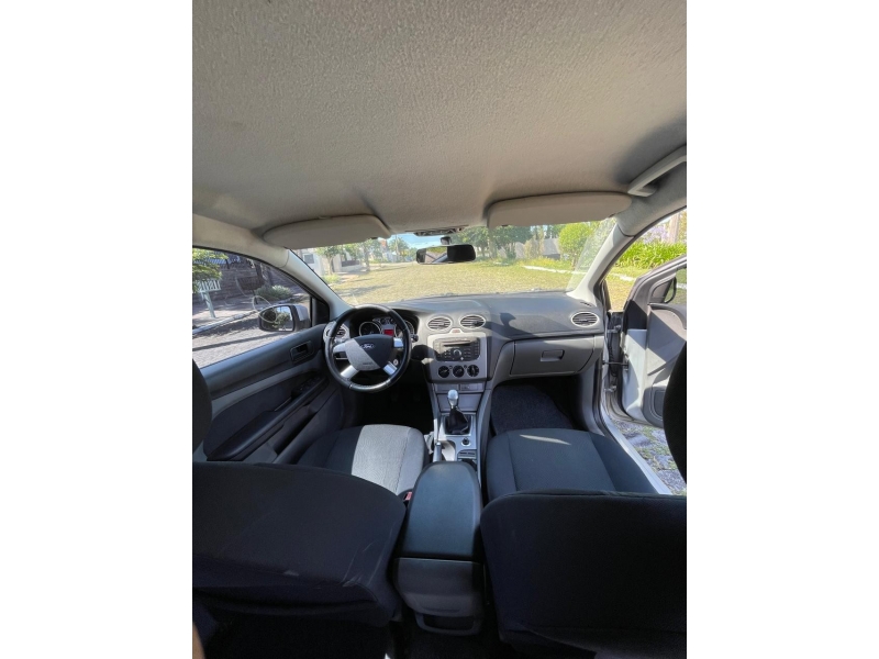 FORD - FOCUS - 2010/2011 - Prata - R$ 39.900,00