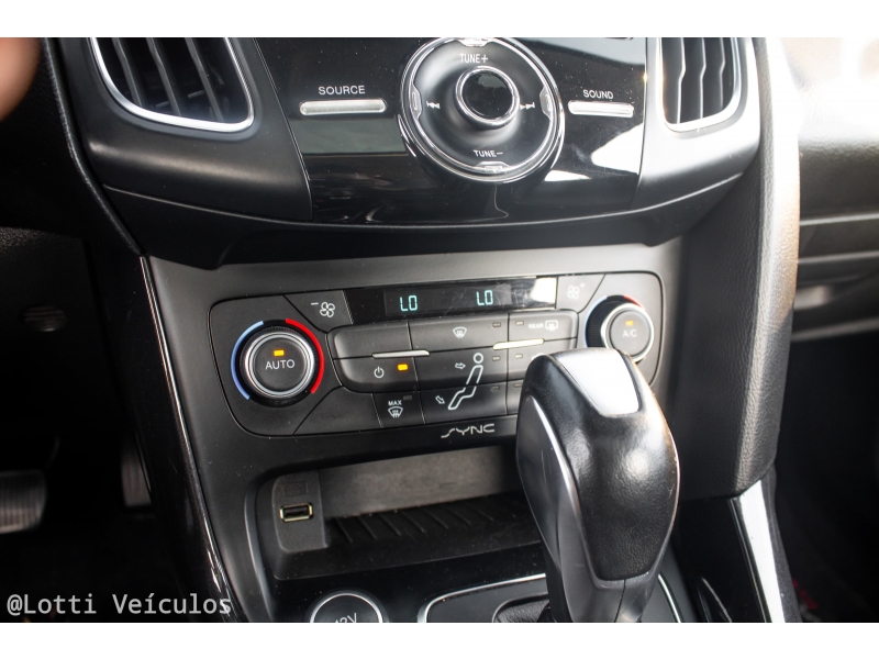 FORD - FOCUS - 2016/2016 - Cinza - R$ 64.900,00