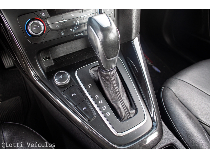 FORD - FOCUS - 2016/2016 - Cinza - R$ 64.900,00